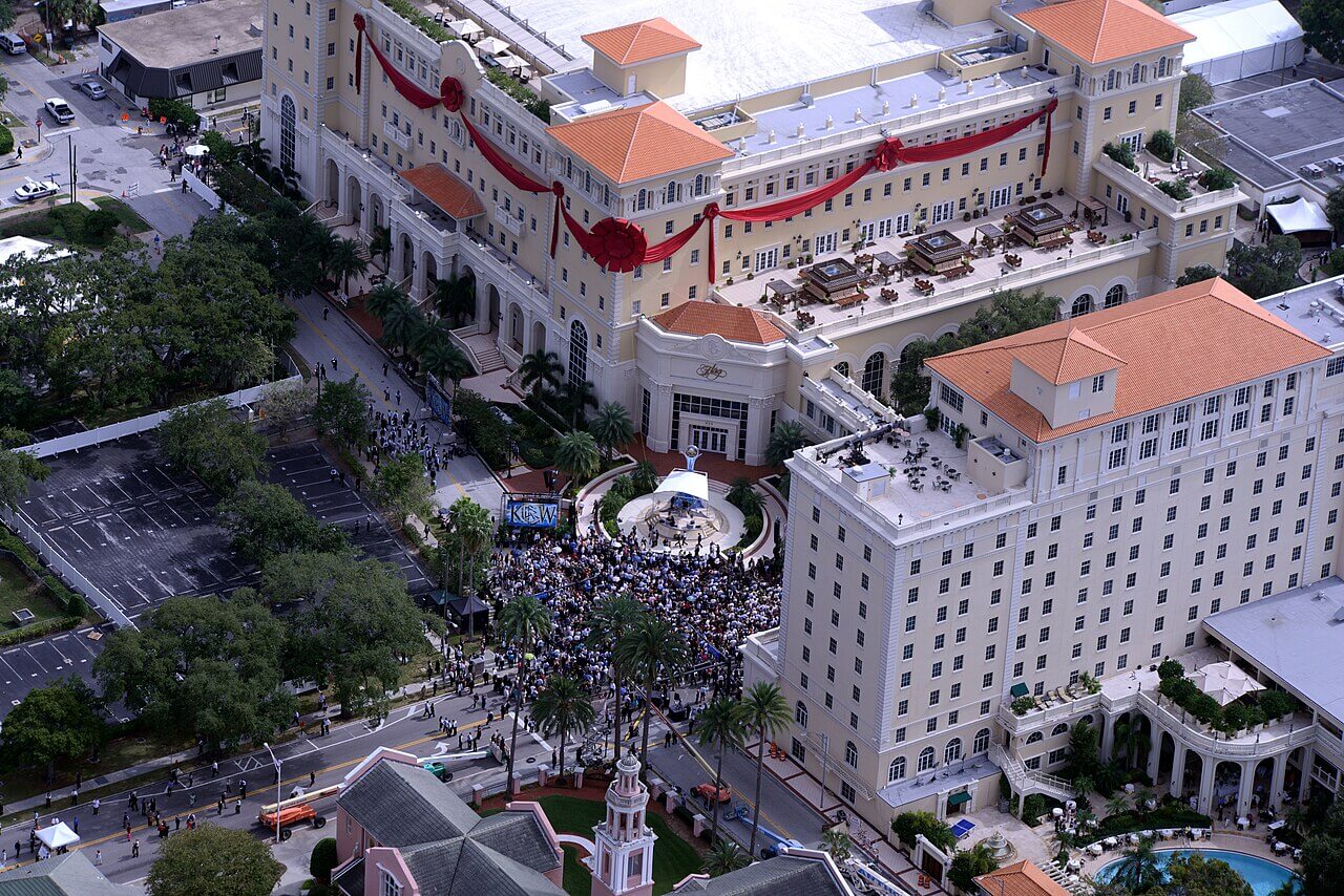 Inauguración de un edificio de la Iglesia de la Cienciología en Florida