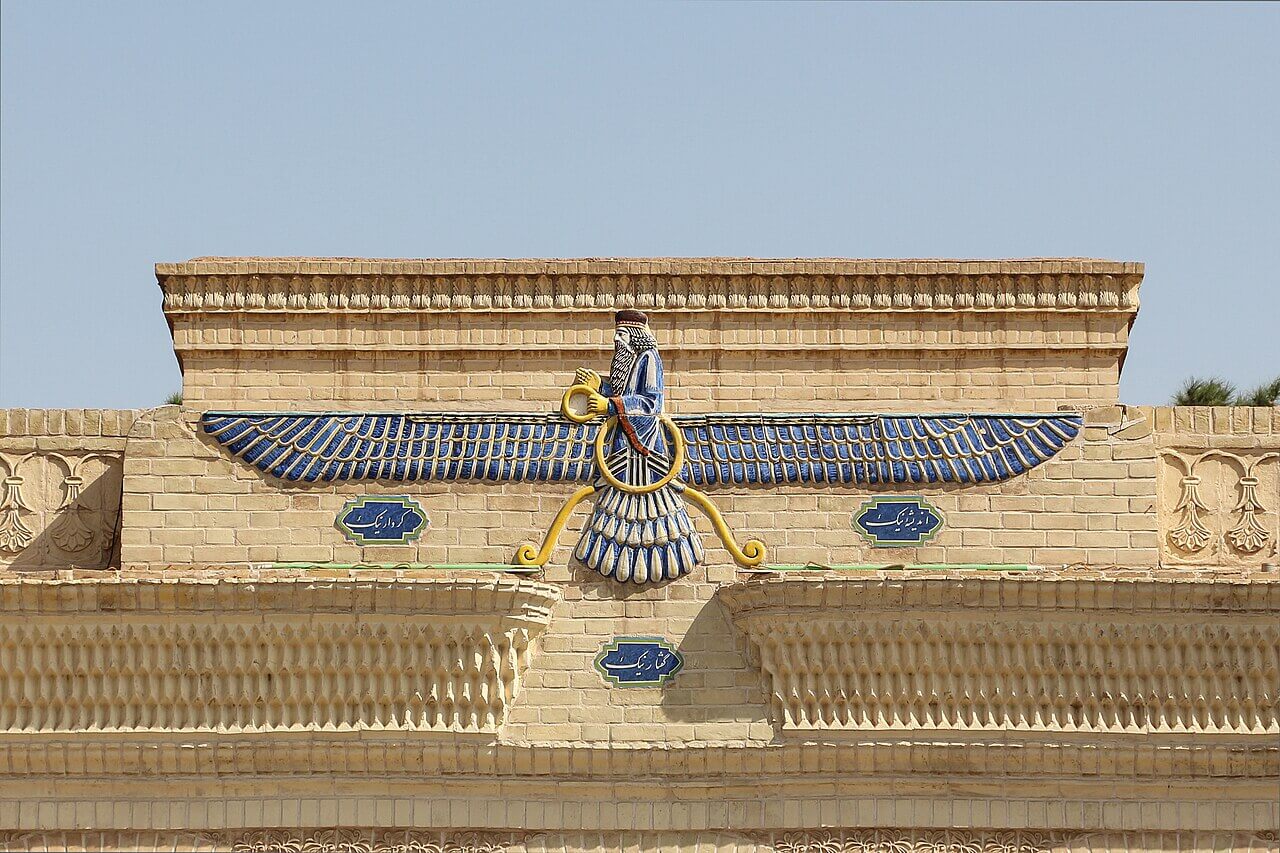 Fachada del templo del Zoroastrismo en Irán